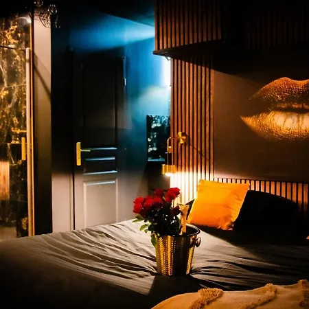 L'aphrodite, De Luxe - - Jacuzzi Apartment Homecourt